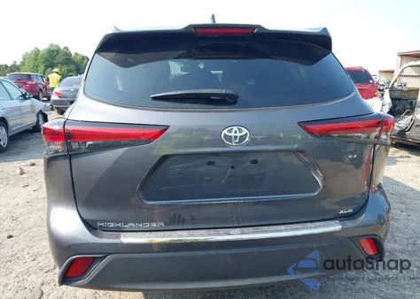 2023 Toyota Highlander Xle z USA, uszkodzony, nr VIN 5TDKDRAH4PS028364